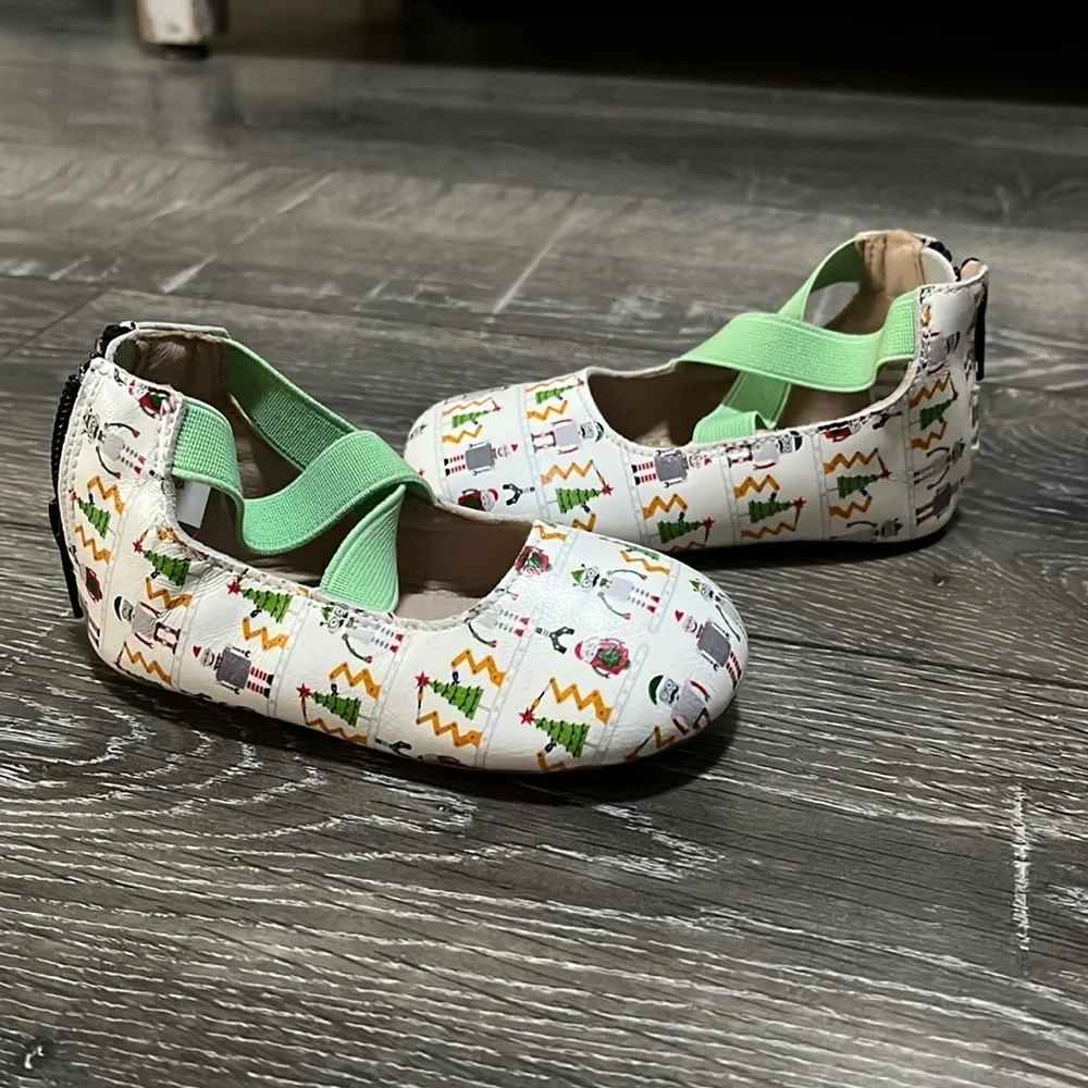Baby girl Monkey Feet Christmas shoes NWOT size 12-18 months